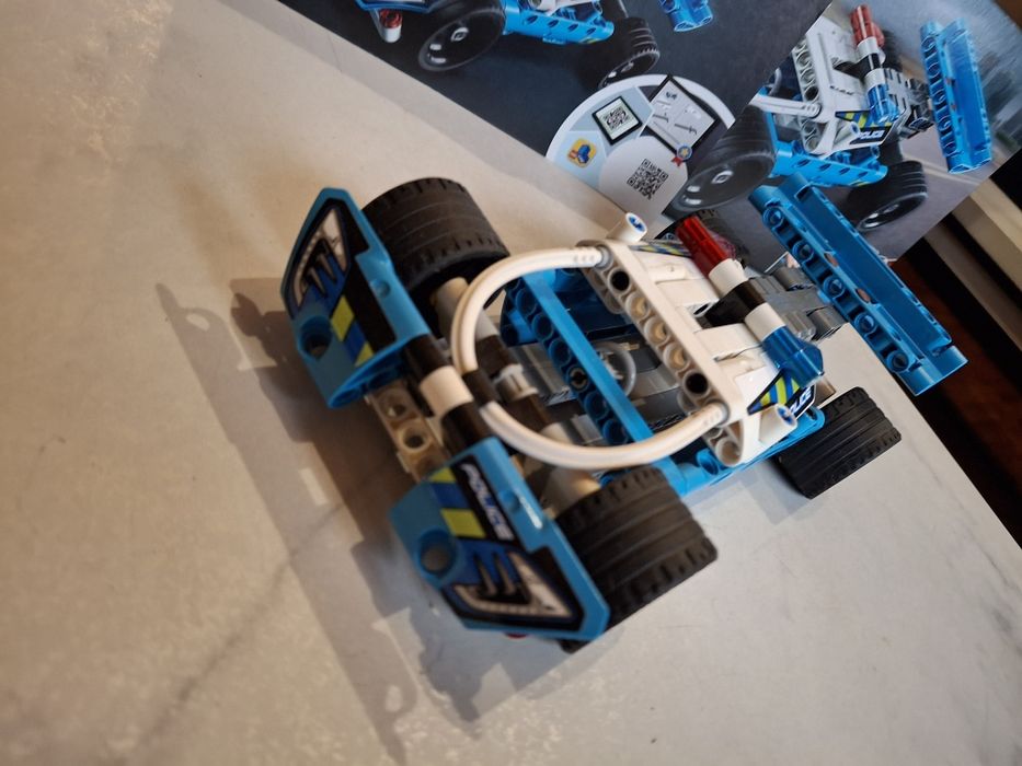 Lego technic 42091 pościk policyjny z systemem pull back