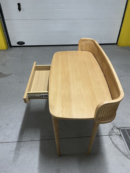 Secretária com gaveta