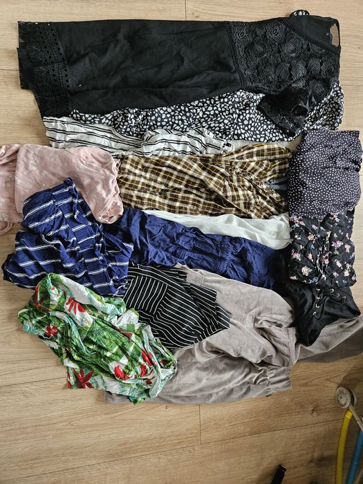 Paka.ubran damskich sukienki bluzki kombinezony zestaw