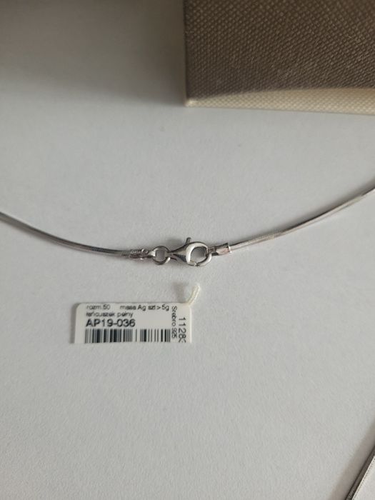 Łańcuszek srebrny pełny zawieszka bursztyn naszyjnik 50cm Apart 925