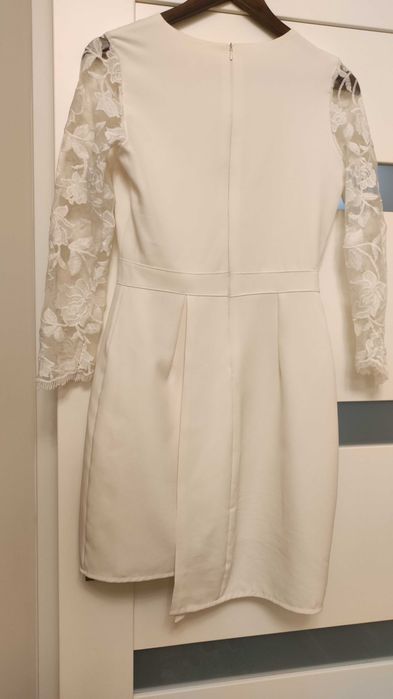 Elegancka biała sukienka z koronką