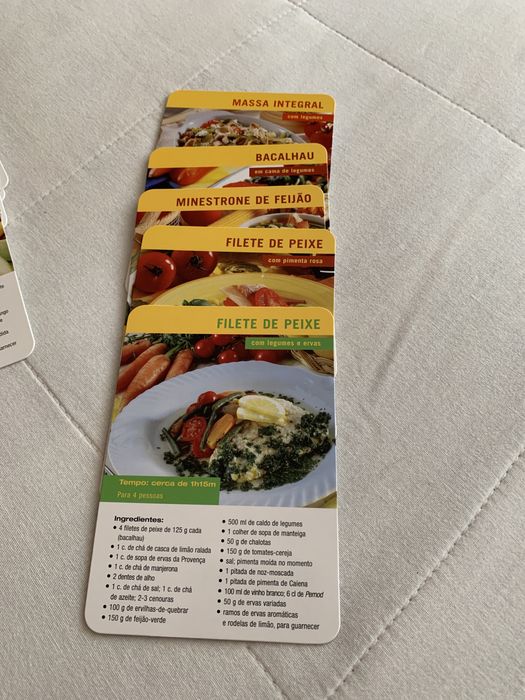 Livro de receitas dentro de lata