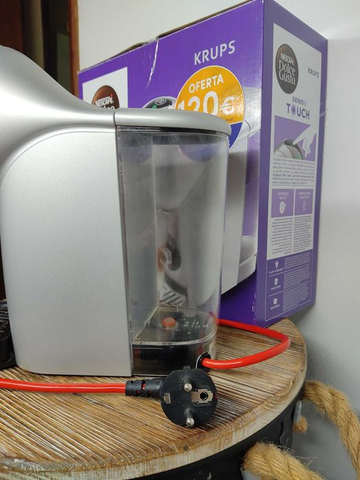 Cafeteira Dolce Gusto Genio S Touch com Caixa