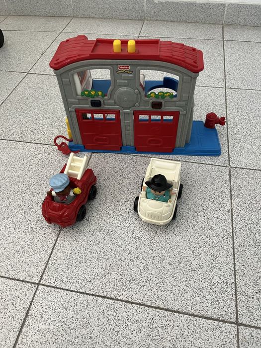 Fire Station / Fisher Price64730237623555120
