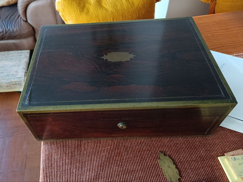 Secretária de viagem em pau santo