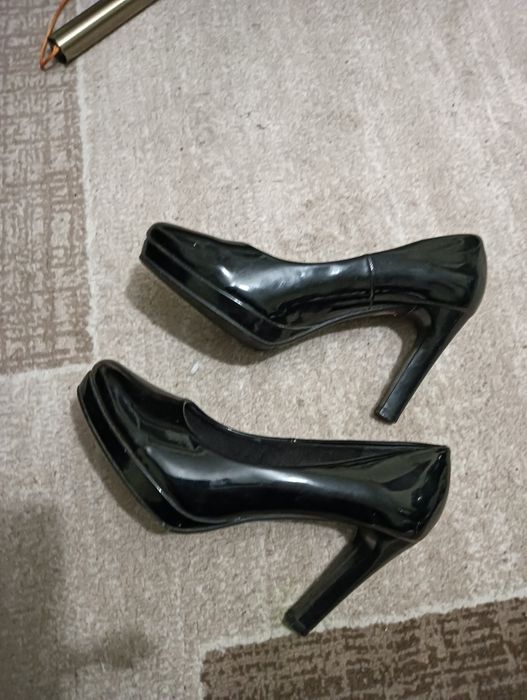 Buty czarne lakierowane