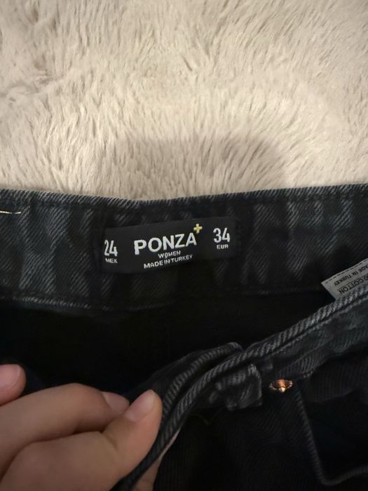 Damskie jeansy koloru czarnego 34
