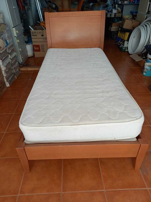 Cama em Madeira Individual