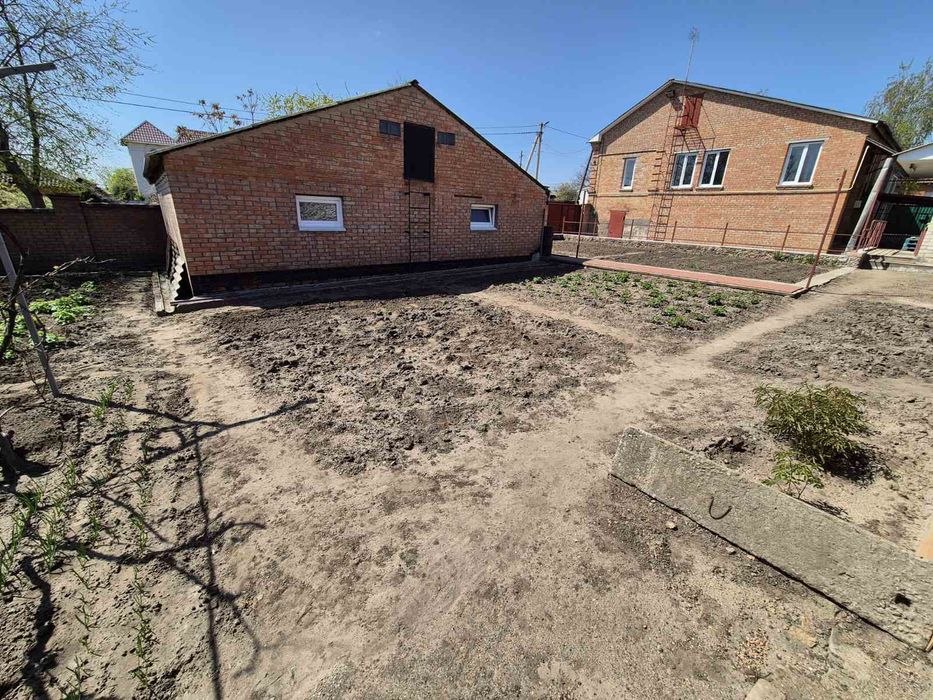 Продається будинок в Центральній частині міста.