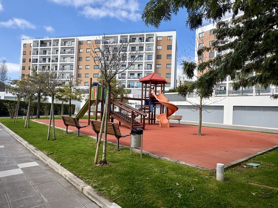 T3 para arrendamento - Condomínio Privado c/ Piscina | Serra Carnaxide