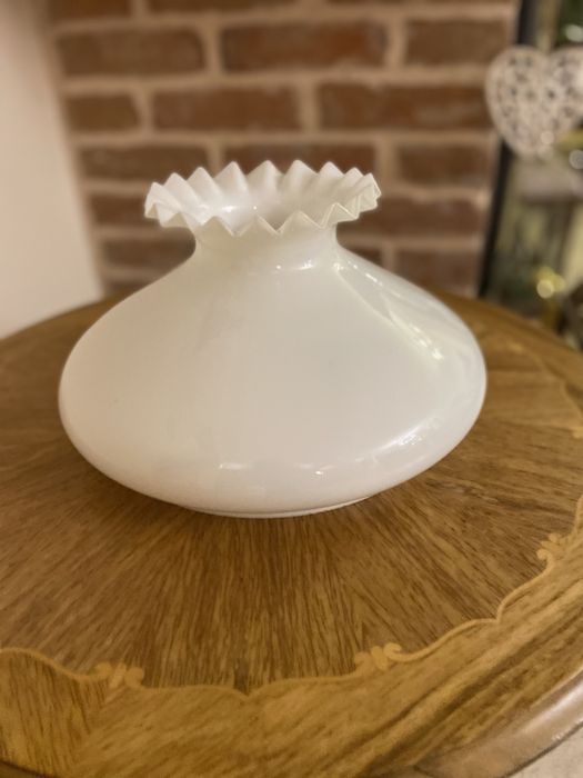 Klosz z falbanką do lampy naftowej 24,2