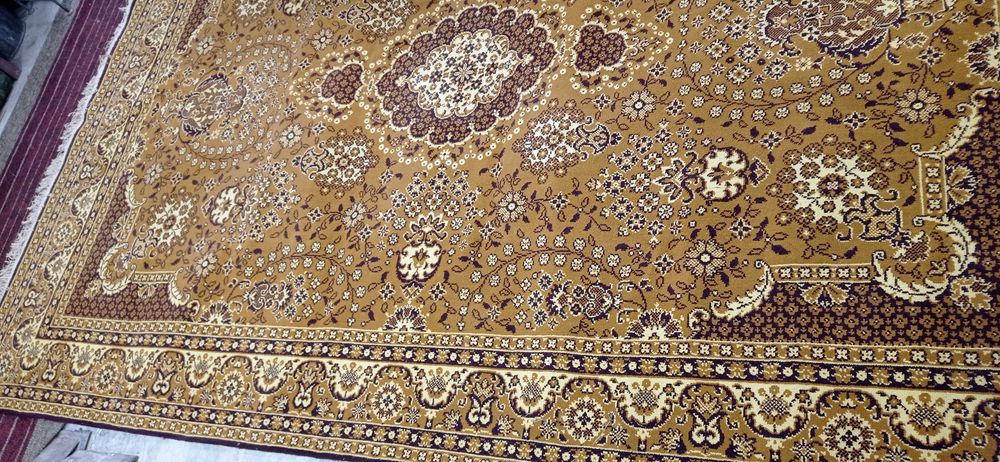 Килим 2 х 3 метри, ідеальний стан.