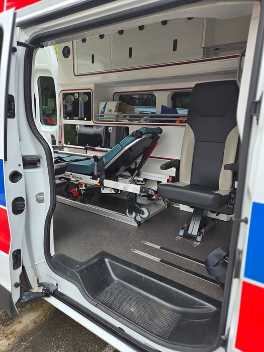 Opel VIVARO TRAFIC AMBULANS KARETKA  Ambulans Karetka typ B nosze