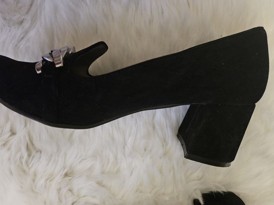 Szpilki czarne na grubym obcasie r.37 z srebrnym łancuszkiem