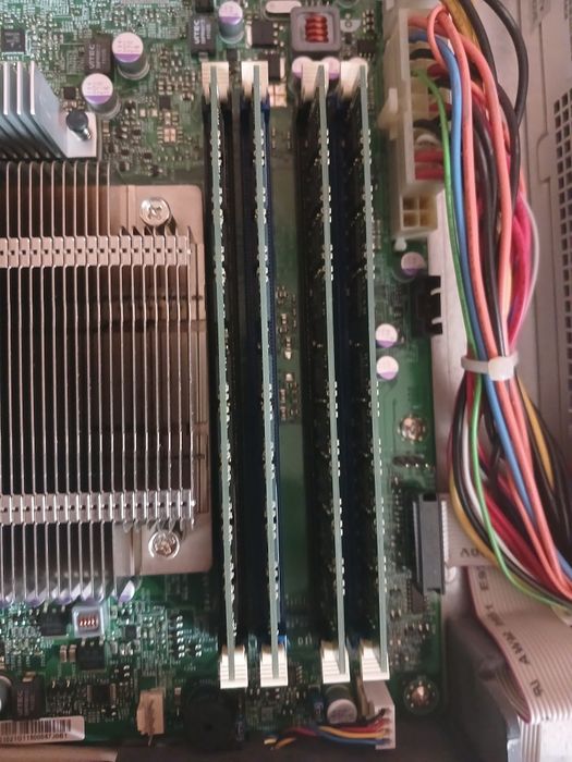 Supermicro X9SCL-F сервер