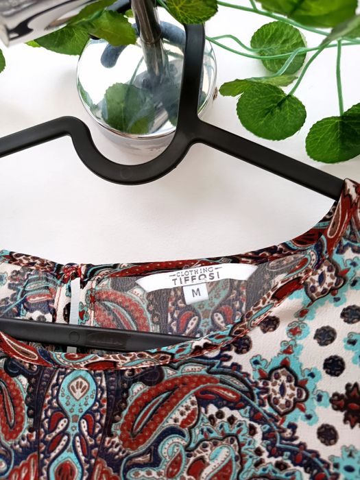 Blusa Fina com Cornucópias