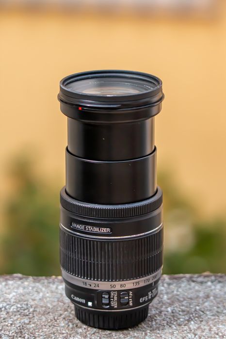 Canon EF-S 18-200mm f/3.5-5.6 IS