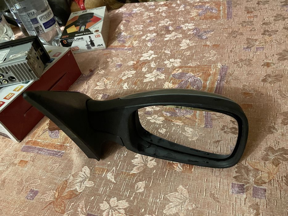 Продам електро дзеркало підходить на опель астра тігра і пежо 305