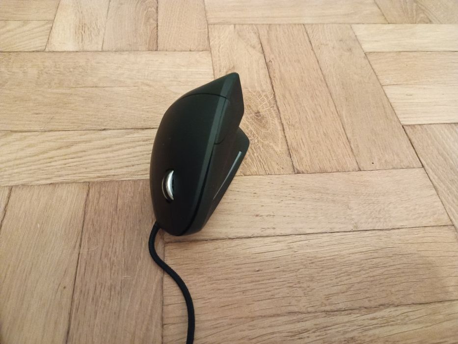 Przewodowa pionowa / ergonomiczna myszka