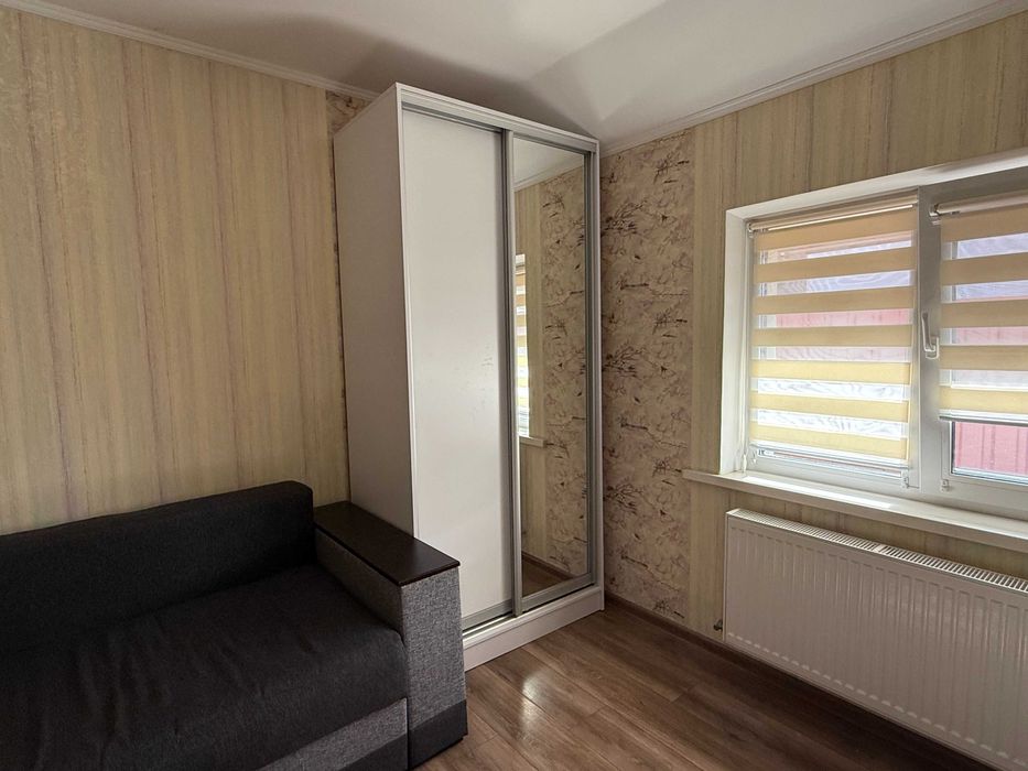 Будинок з ремонтом, є твердопаливний котел та резервне живлення