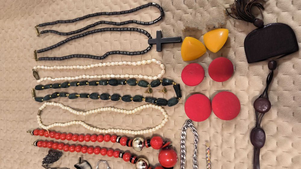 Бижутерия. Бусы, серьги, колье, подвески, браслеты