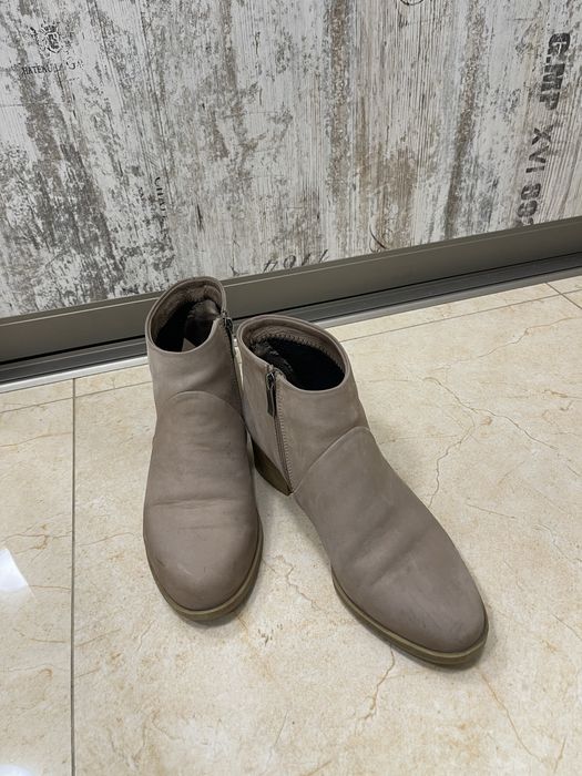 Взуття жіноче