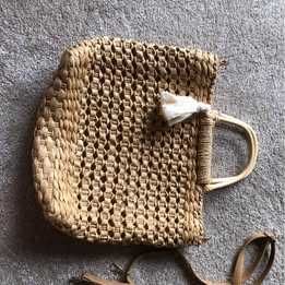 Linda bolsa em palha