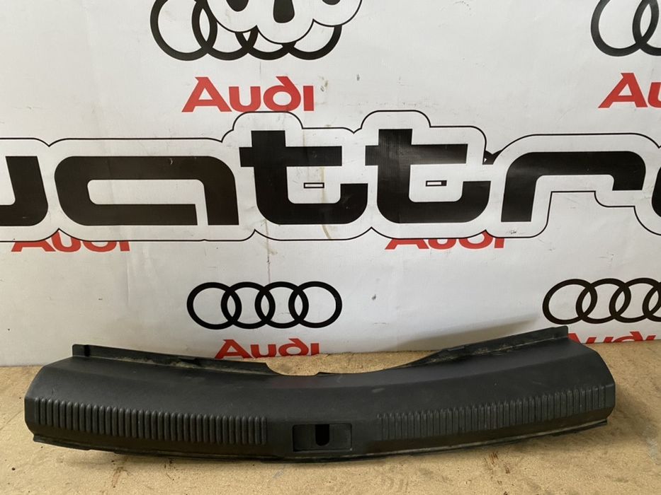 Накладка замка багажника панелі Audi A4 B8 седан 8K5 863 471  4PK
