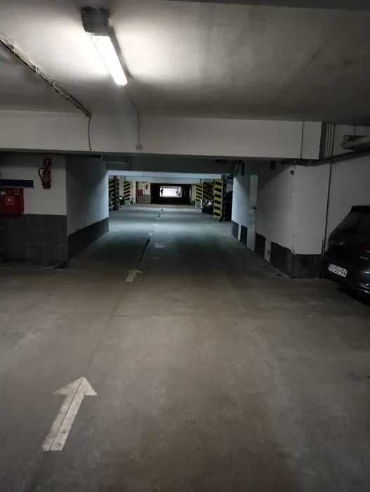 Parking pod blokiem Błażeja 4DEF