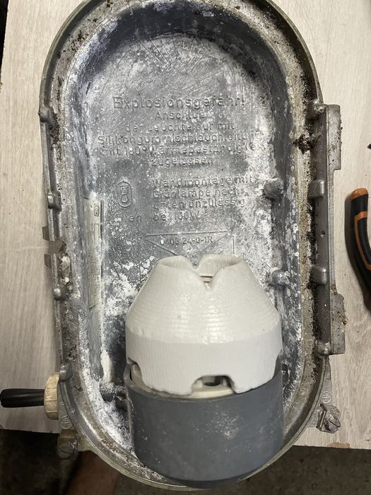 Lampa z schronu niemieckiego