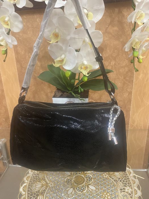 Сумочка жіноча чорна лазерка