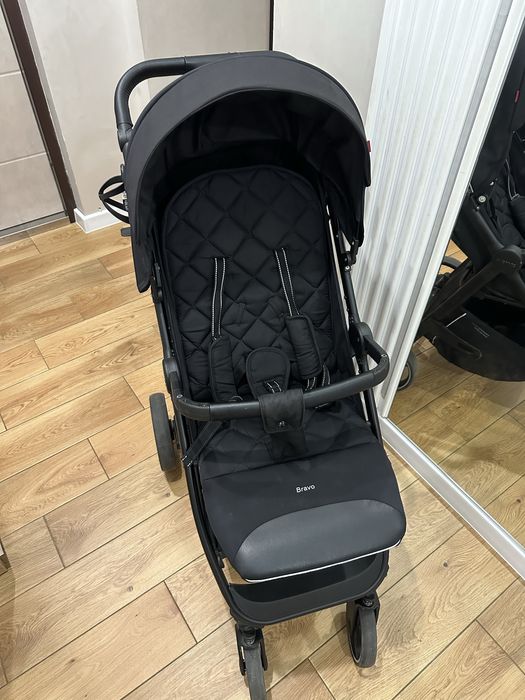 Прогулянкова коляска Carrello Bravo
