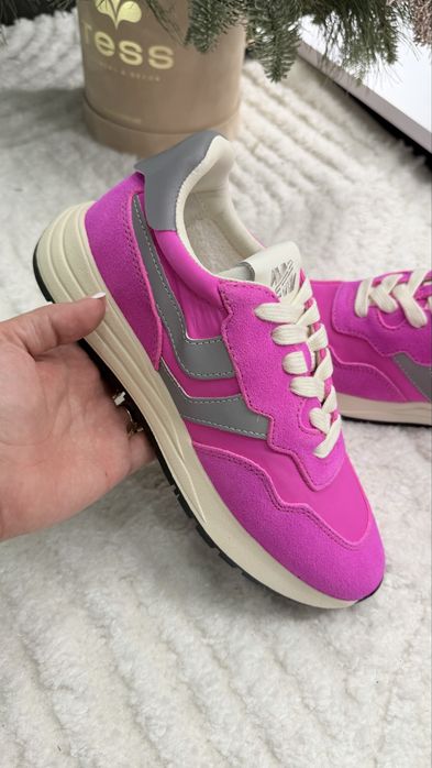 Неймовірні яскраві кросівки Steve Madden