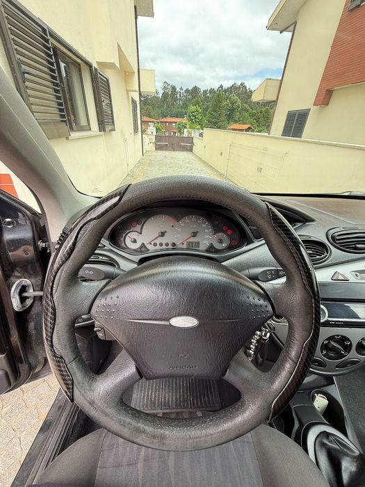 Vendo ford focus 1.8 (negociável)