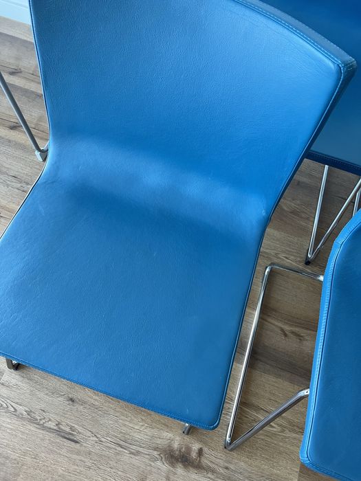 Conjunto cadeiras em pele