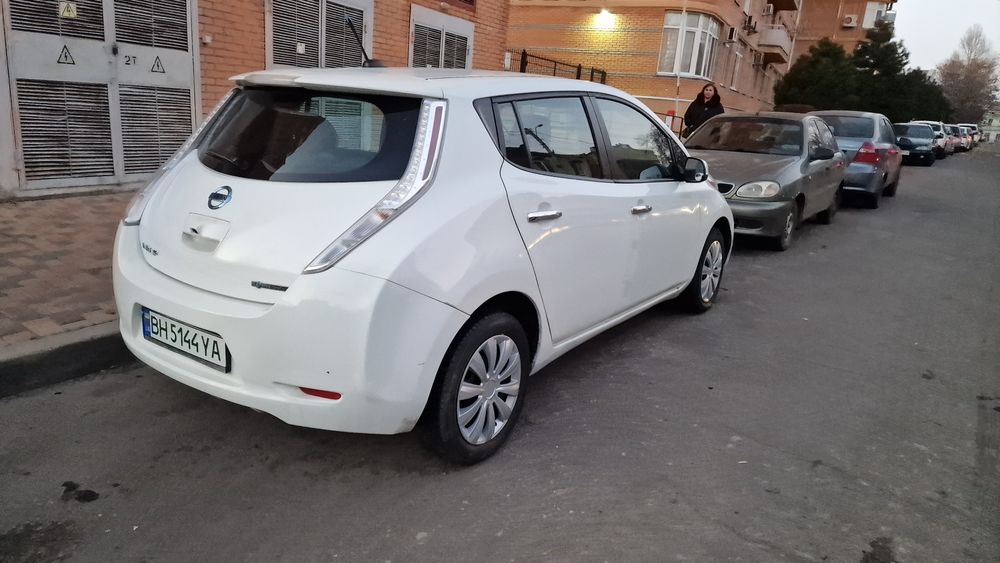 Сдам в аренду Nissan leaf 300 грн!!! в сутки