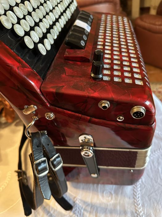 Acondeon com MIDI, como novo