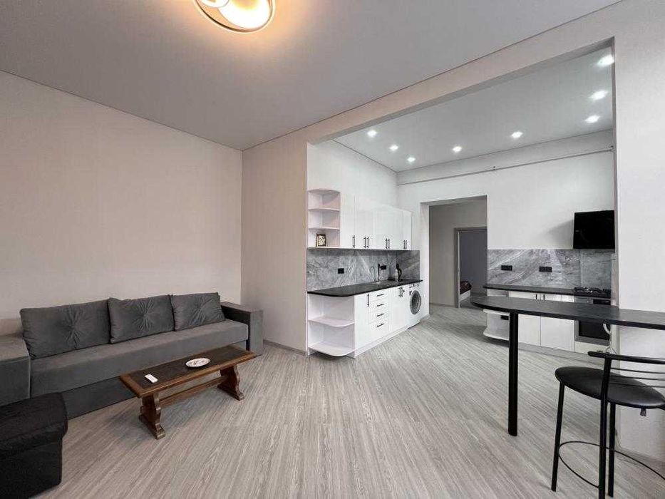 Сучасна 2кімнатна в історичному центрі Коломиї