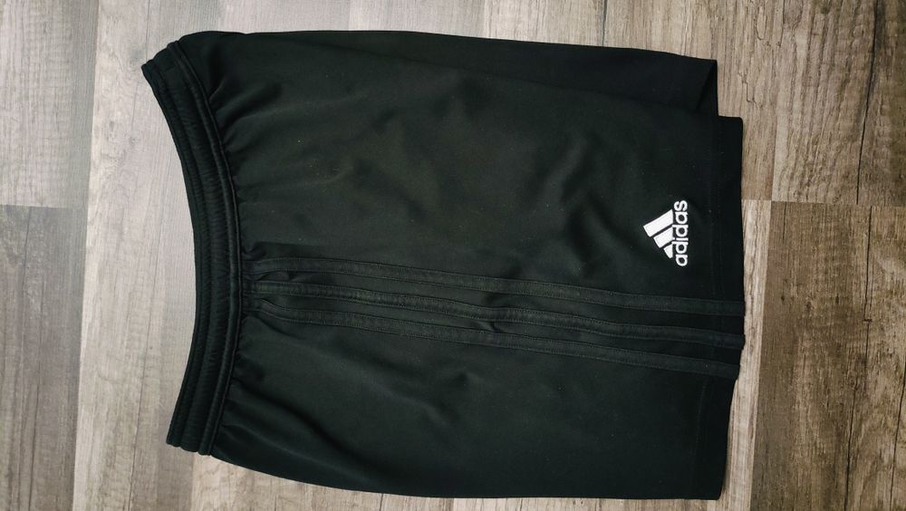 pilkarskie spodenki ADIDAS Manchester United