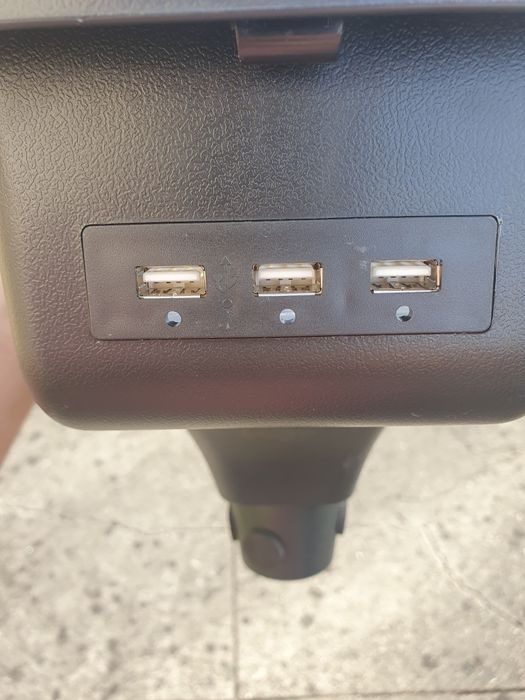 Apoio de braco com USB