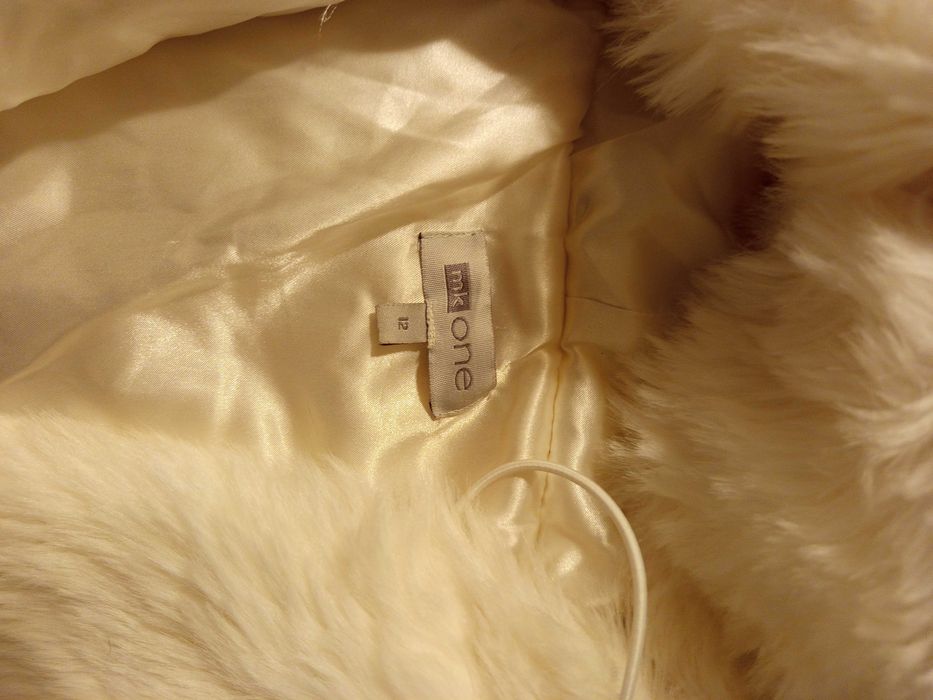 Sztuczne futerko krótkie z kapturem damskie