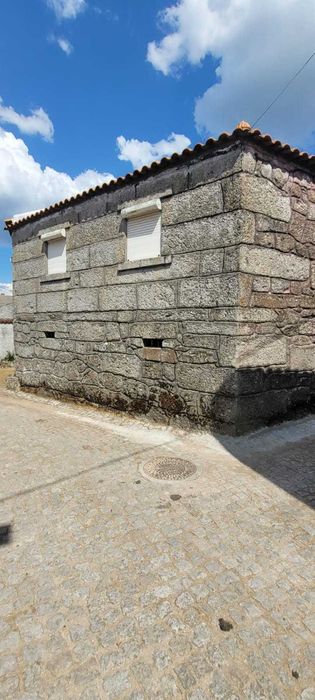 Moradia em pedra à renovar