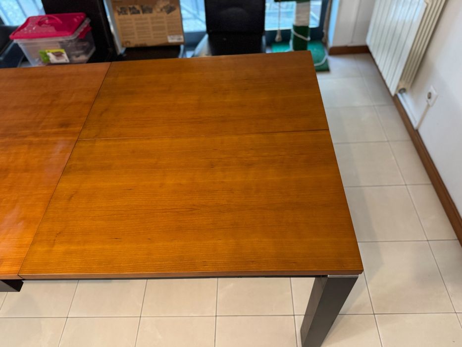Mesa de jantar com 6 cadeiras