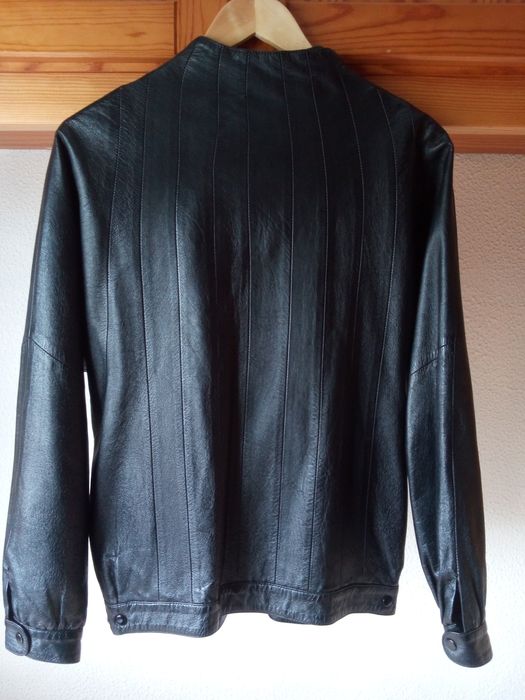 Blusão para homem ou mulher em pele genuína cor preta