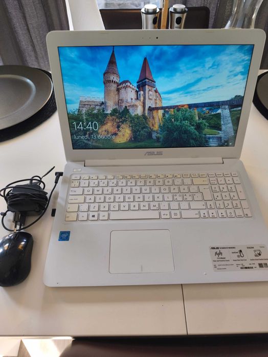 Laptop Asus windows 10 pro jak nowy