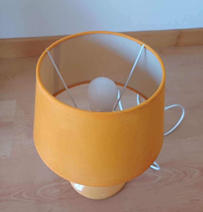 Candeeiro de mesa laranja425285434758942721