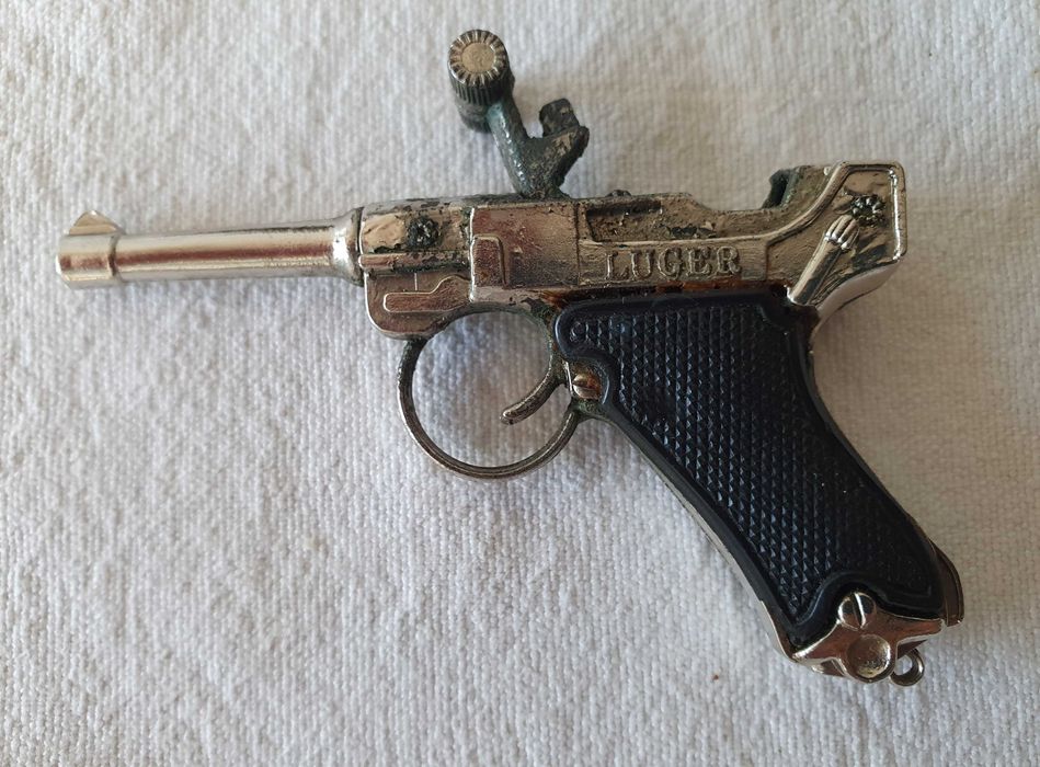Pequena Pistola de fulminantes e Isqueiro
