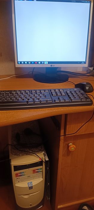 Компьютер стационарный ,Intel core i3 2100 CPU. 3.10GHz. клавиатура, мышь.