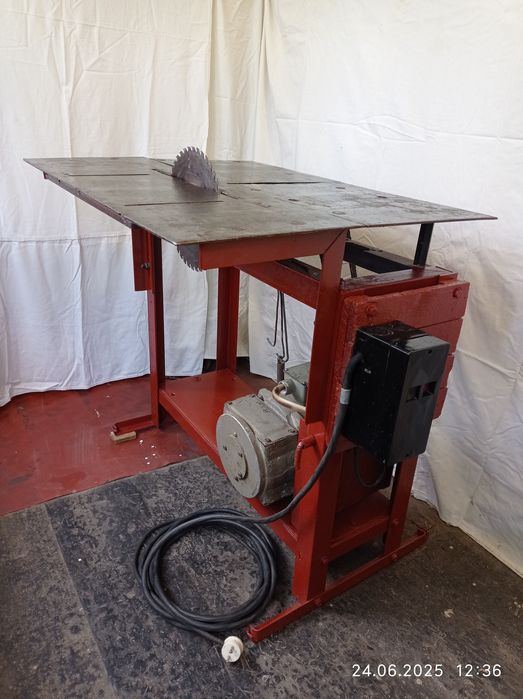 Циркулярка деревообрабатывающий станок