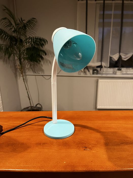 Lampka biurkowa.